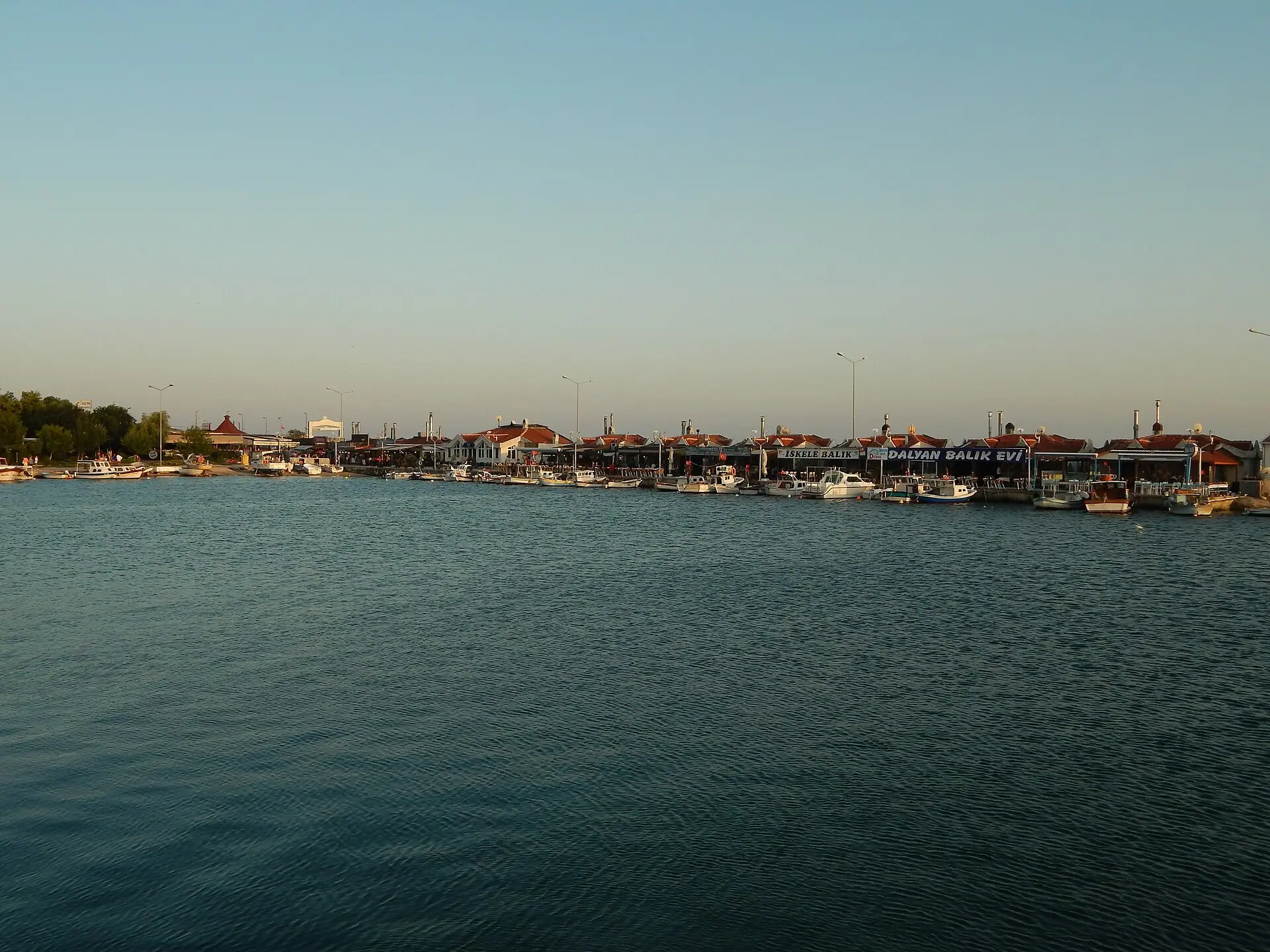Silivri balık pazarı tezgahları