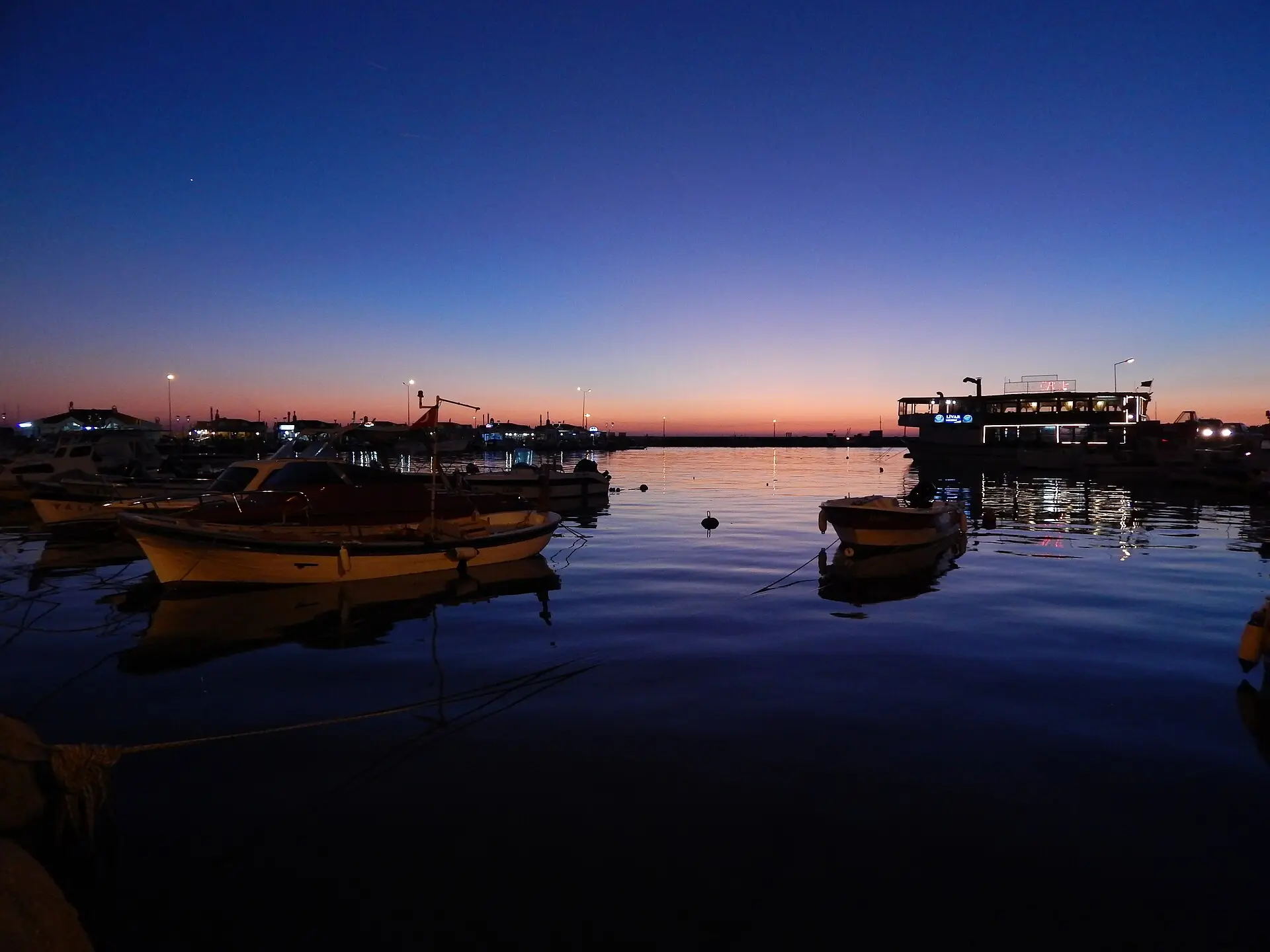 Silivri balıkçı barınağında tekneler